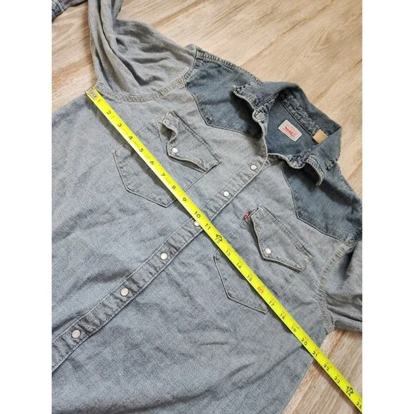 Levi’s Western Pearl Snap Denim Shirt Light Wash Button Down Women’s Small EUC - Picture 6 of 8